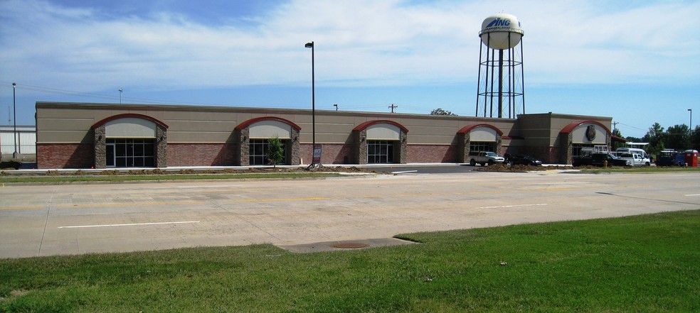 5400 Phoenix Ave, Fort Smith, AR for lease - Primary Photo - Image 1 of 5