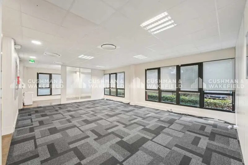 4 Rue Albert Dhalenne, Saint-Ouen-sur-Seine for lease - Interior Photo - Image 3 of 7