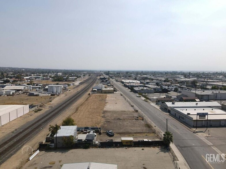 210 Sumner St, Bakersfield, CA for sale - Building Photo - Image 2 of 4