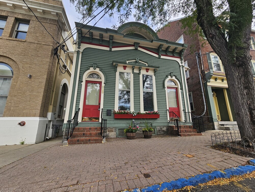 325 Front St, Belvidere, NJ for lease Interior Photo- Image 1 of 16