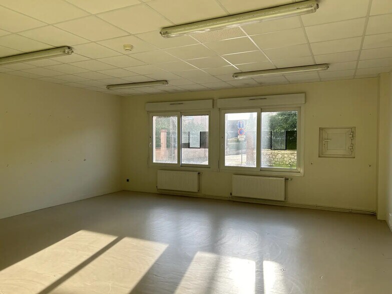 Office in Chartres for lease - Interior Photo - Image 3 of 7