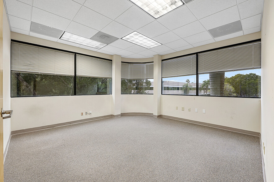 400 Sawgrass Corporate Pky, Sunrise, FL for lease - Interior Photo - Image 3 of 19