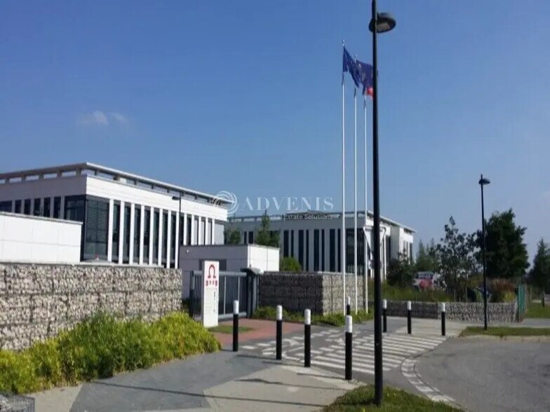 Office in Élancourt for lease - Building Photo - Image 1 of 5