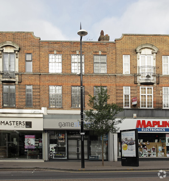 66-70 High Street, Bromley portfolio of 3 properties for sale on LoopNet.com - Primary Photo - Image 3 of 3