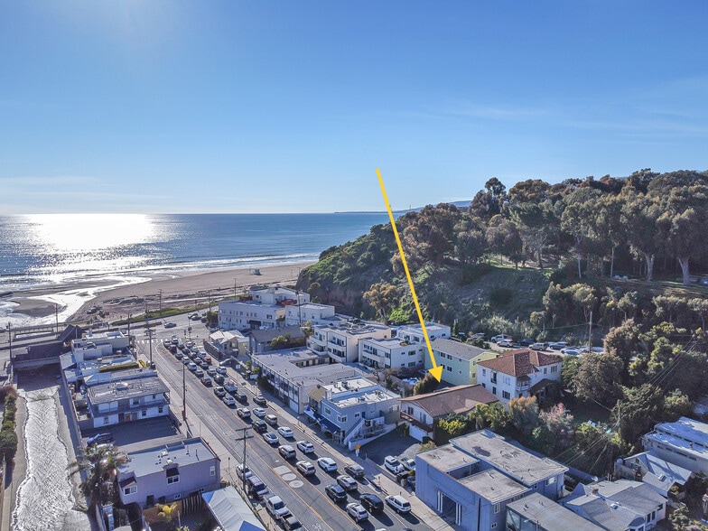 153 W Channel Rd, Santa Monica, CA for sale - Primary Photo - Image 1 of 90