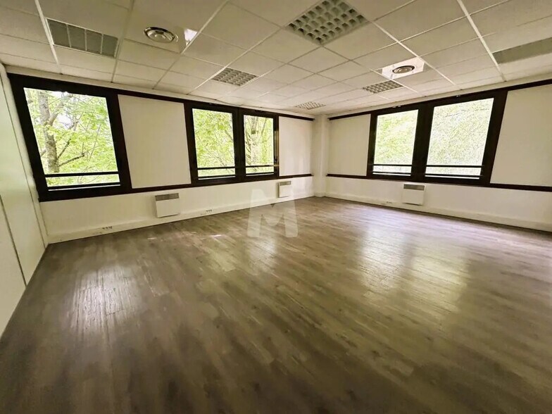 Office in Orsay for lease - Interior Photo - Image 3 of 4