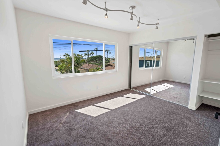 2121 Thomas Ave, San Diego, CA for sale - Interior Photo - Image 3 of 16