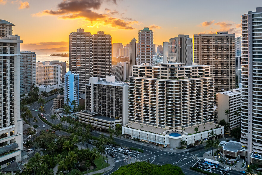 1860 Ala Moana Blvd, Honolulu, HI for lease - Building Photo - Image 2 of 6