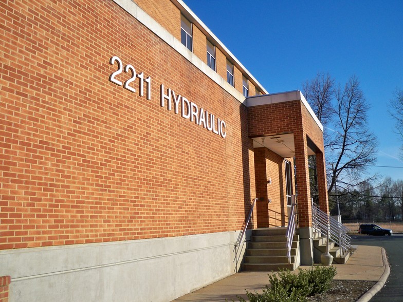 2211 Hydraulic Rd, Charlottesville, VA for lease - Building Photo - Image 1 of 4