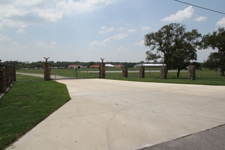 1495 State Highway 21 W, Cedar Creek, TX for sale - Primary Photo - Image 1 of 1