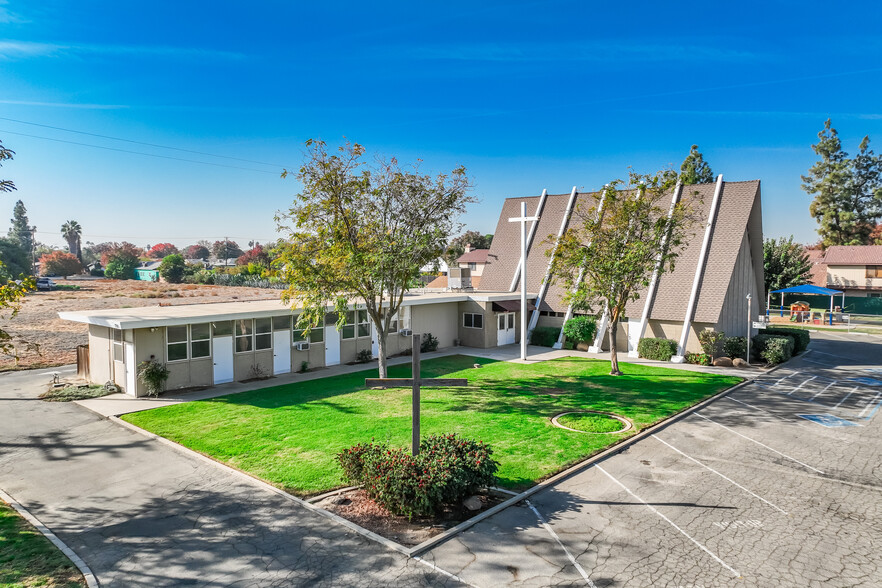 1780 Emma Lee Ln, Hanford, CA for sale - Primary Photo - Image 1 of 54