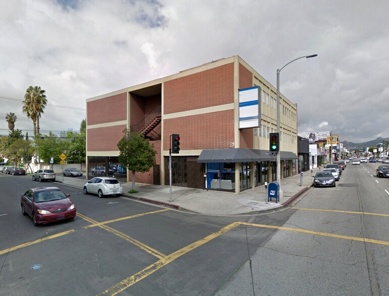 421-425 S Fairfax Ave, Los Angeles, CA for lease - Building Photo - Image 1 of 5