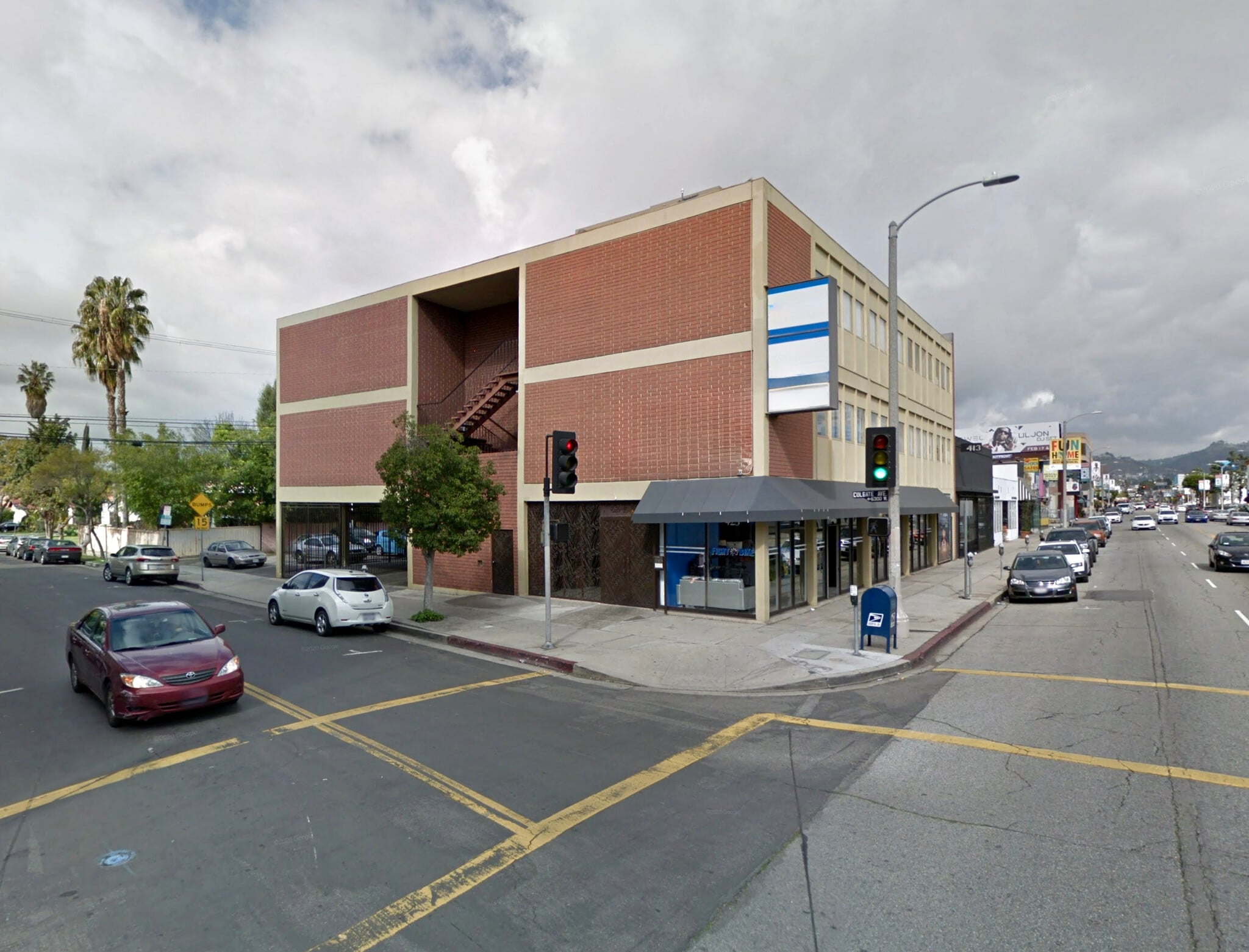 421-425 S Fairfax Ave, Los Angeles, CA for lease Building Photo- Image 1 of 6