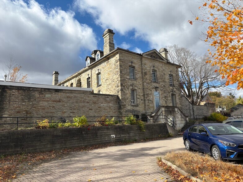 62 Beckwith Rue E, Perth, ON for sale - Building Photo - Image 2 of 14