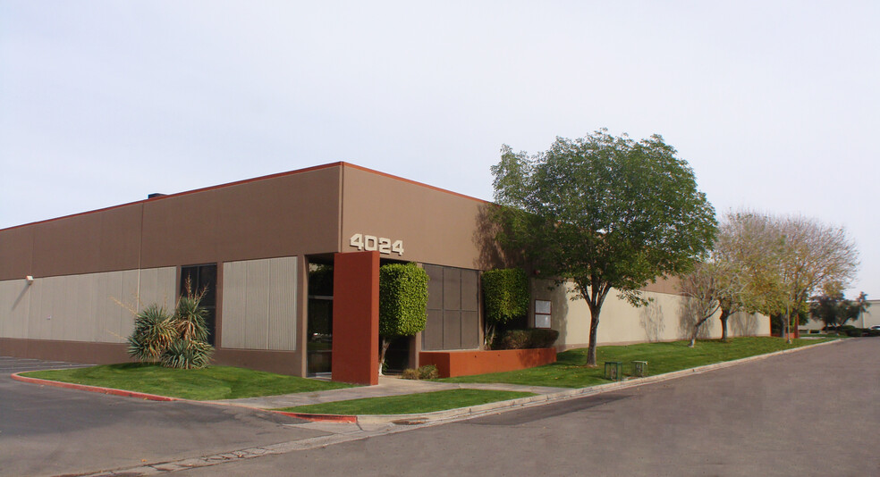 4014 E Broadway Rd, Phoenix, AZ for lease - Building Photo - Image 2 of 10