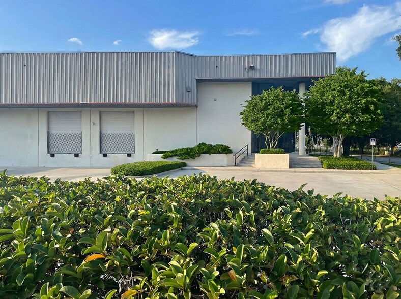 1051-1153 Bennett Dr, Longwood, FL for lease - Building Photo - Image 2 of 8