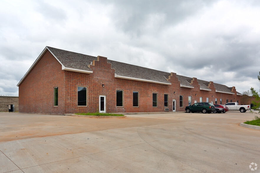 1361 N Fretz Dr, Edmond, OK for lease - Building Photo - Image 2 of 3