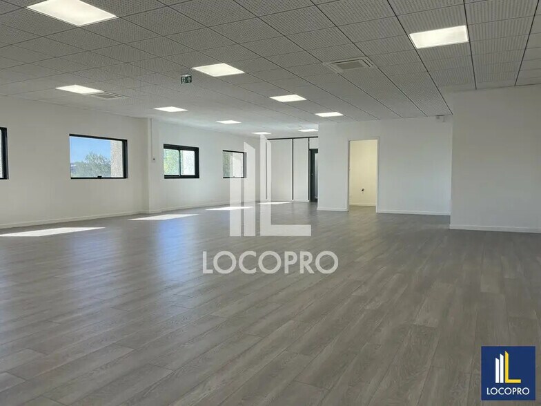 Office in Valbonne for lease - Interior Photo - Image 2 of 5