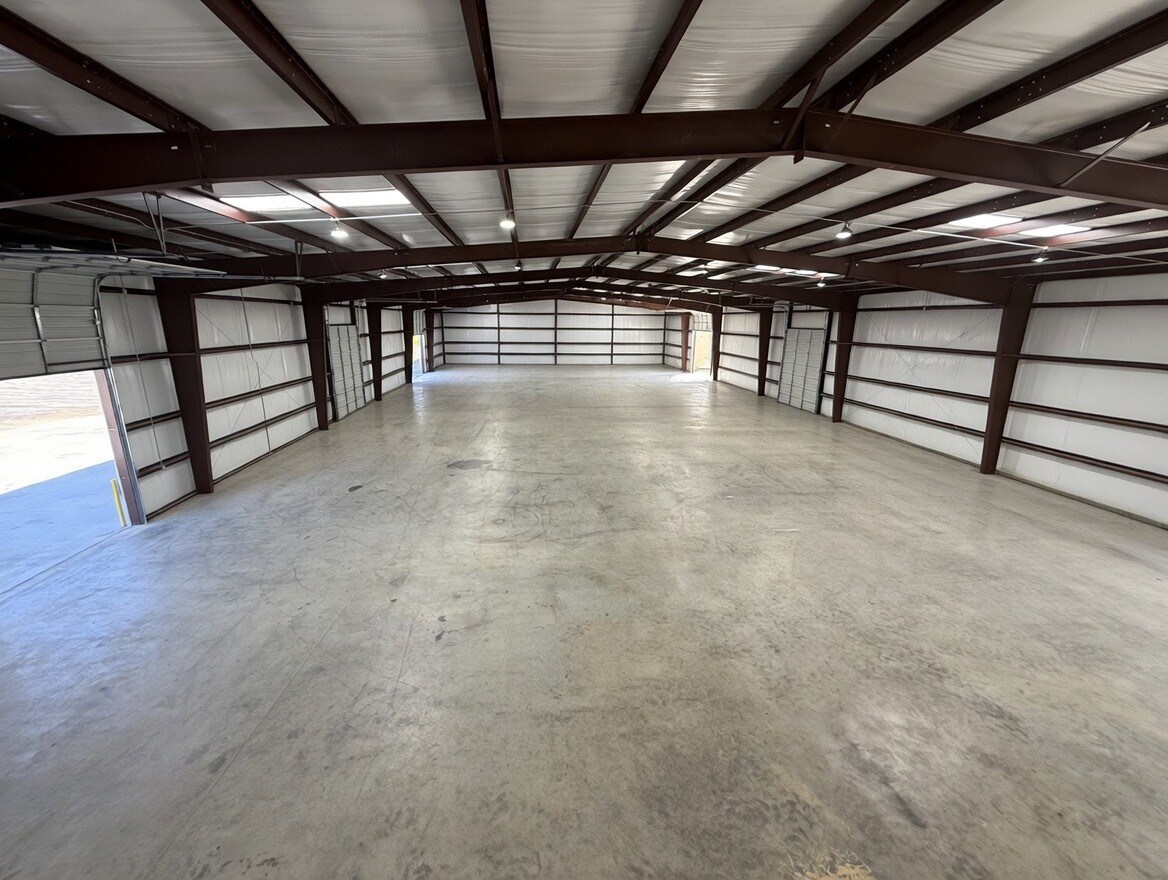 4200 Longhorn Dr, Alvarado, TX for lease Interior Photo- Image 1 of 9