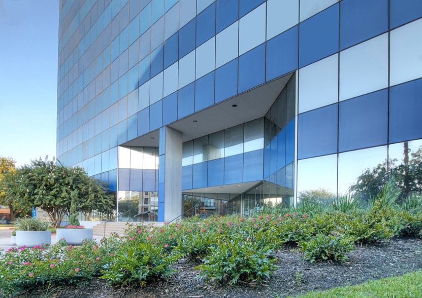 5858 Westheimer Rd, Houston, TX for lease - Building Photo - Image 3 of 26