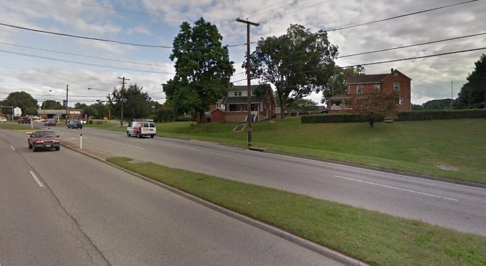 1035 E Washington Ave, Vinton, VA 24179