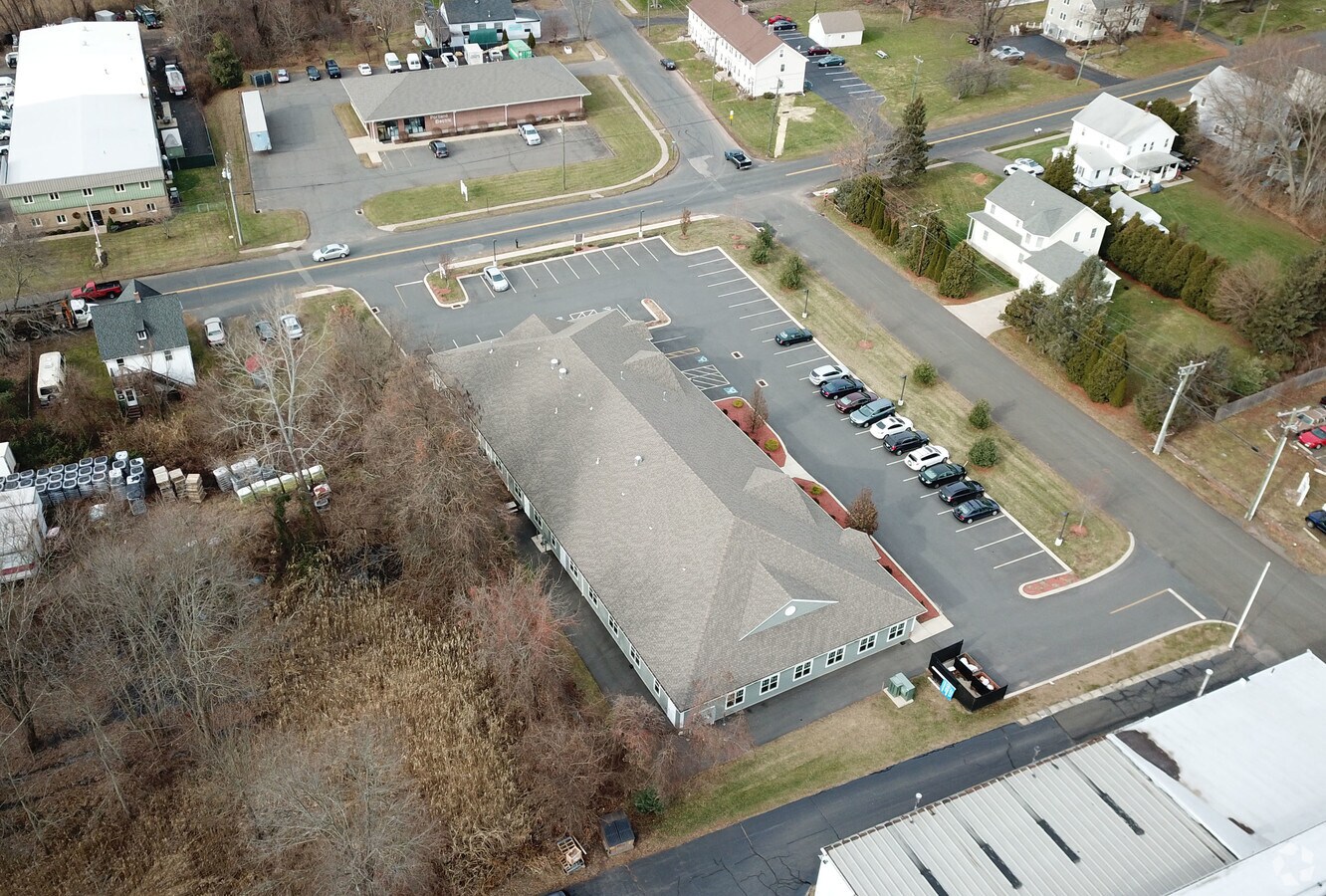 13 High St, Portland, CT 06480