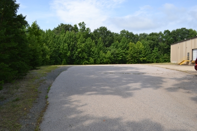 820 Tightsqueeze Industrial Rd, Chatham, VA for lease - Building Photo - Image 3 of 7