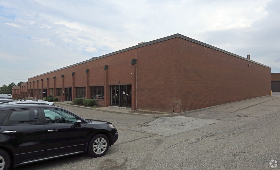 850-878 Magnetic Dr, Toronto, ON for lease - Building Photo - Image 3 of 4
