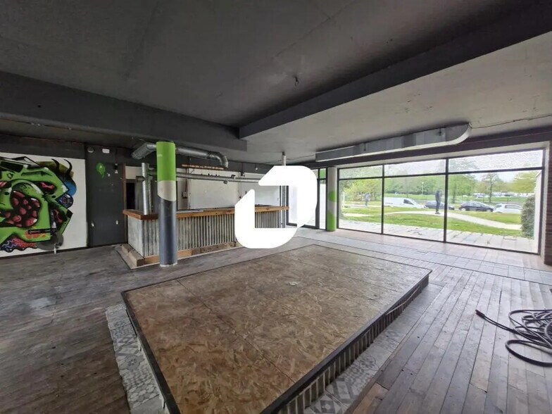 Flex in Champs-sur-Marne for sale - Interior Photo - Image 2 of 4