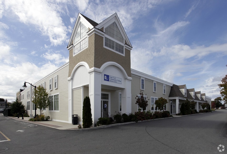 540 Main St, Hyannis, MA for sale - Primary Photo - Image 1 of 86