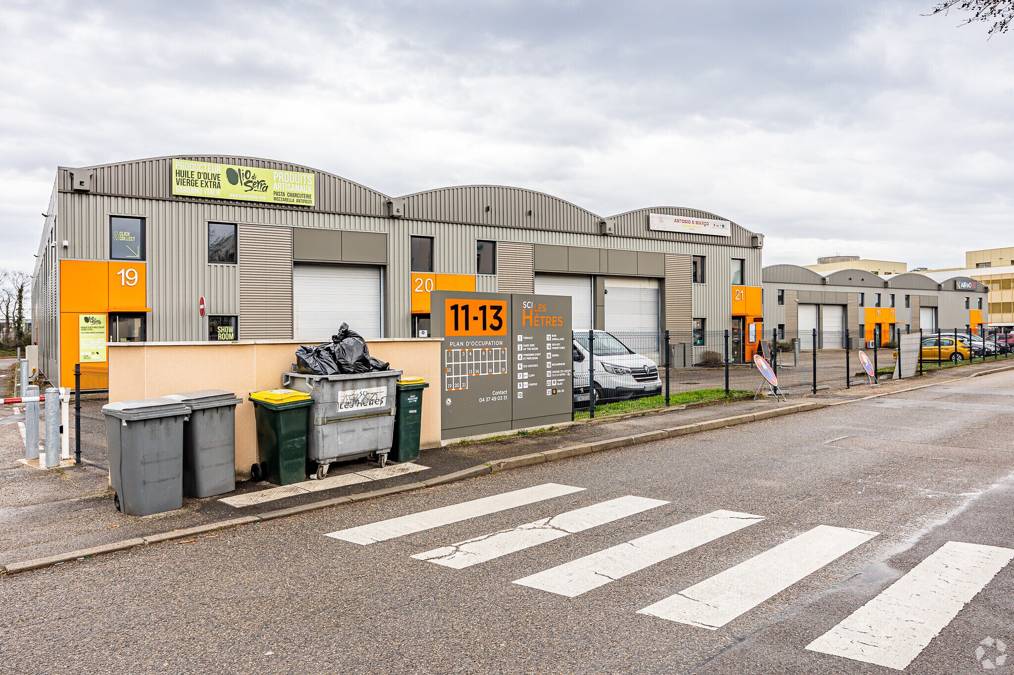 Flex in Dardilly for lease Primary Photo- Image 1 of 4