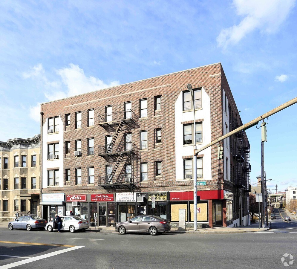 6 ster Ave, New Rochelle, NY 10801