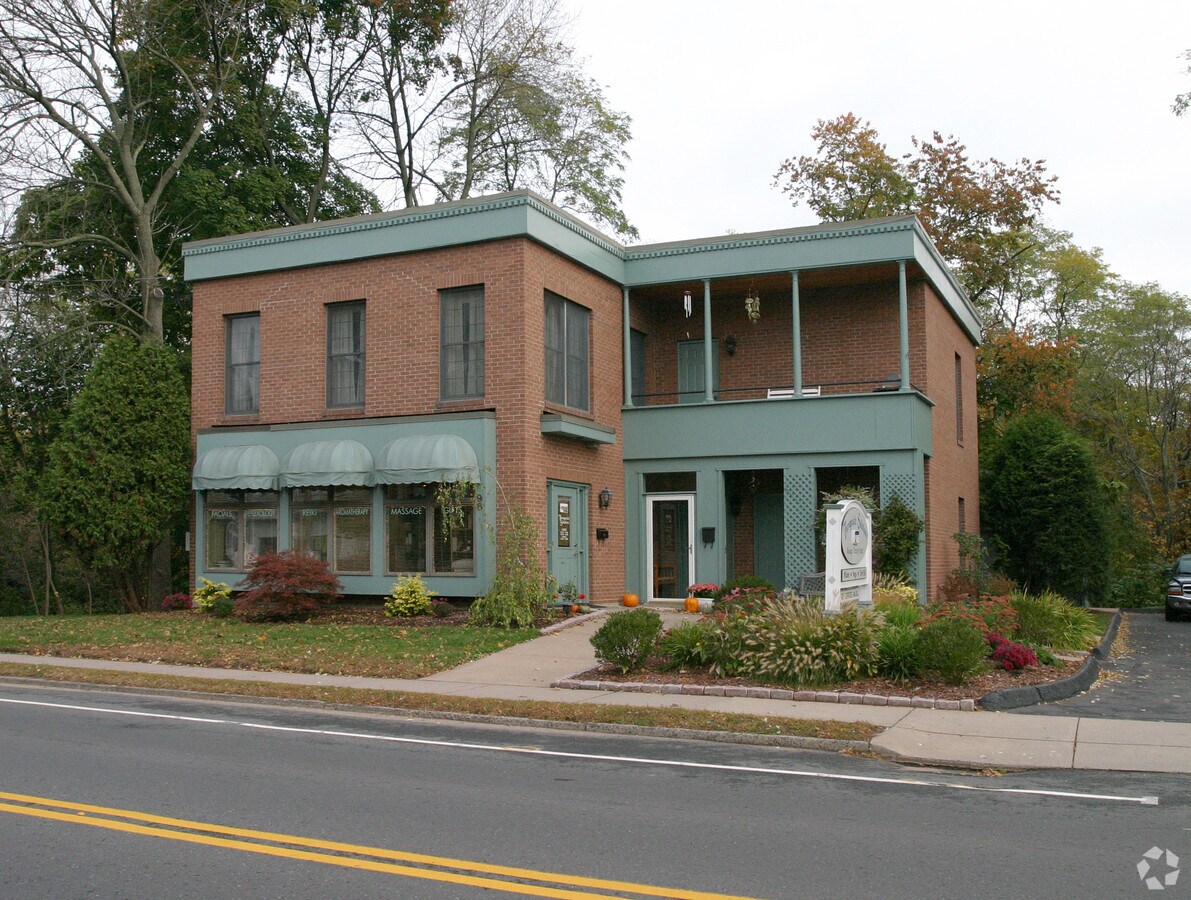 96 Poquonock Ave, Windsor, CT 06095