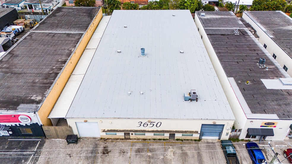 3640-3650 E 10th Ct, Hialeah, FL for sale - Building Photo - Image 2 of 6