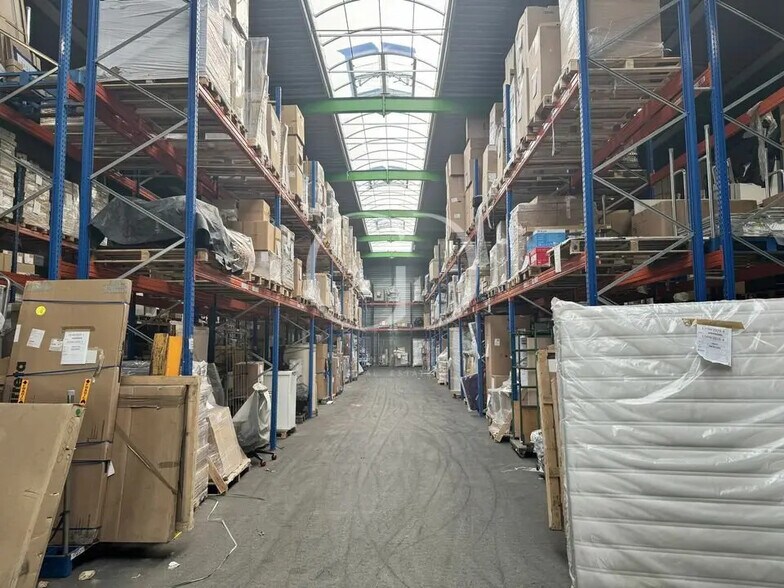 Industrial in Genas for lease - Building Photo - Image 3 of 8