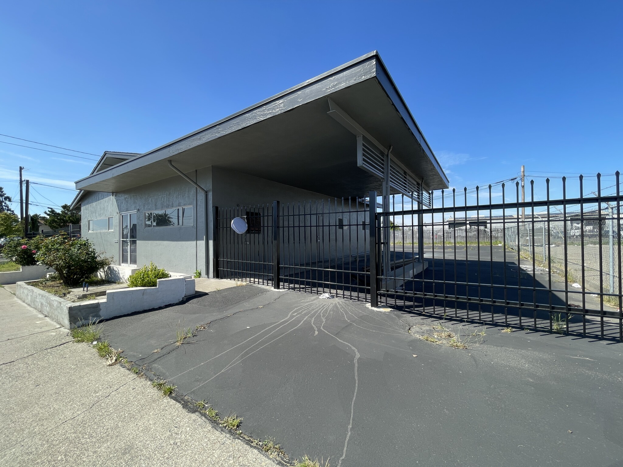 201 W Alameda St, Manteca, CA for lease Primary Photo- Image 1 of 12