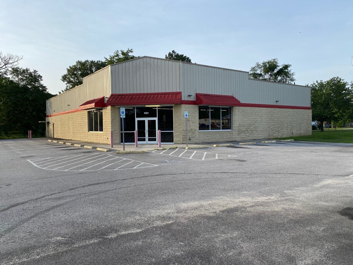 101 W Main St, Uvalda, GA 30473 Uvalda Former Family Dollar