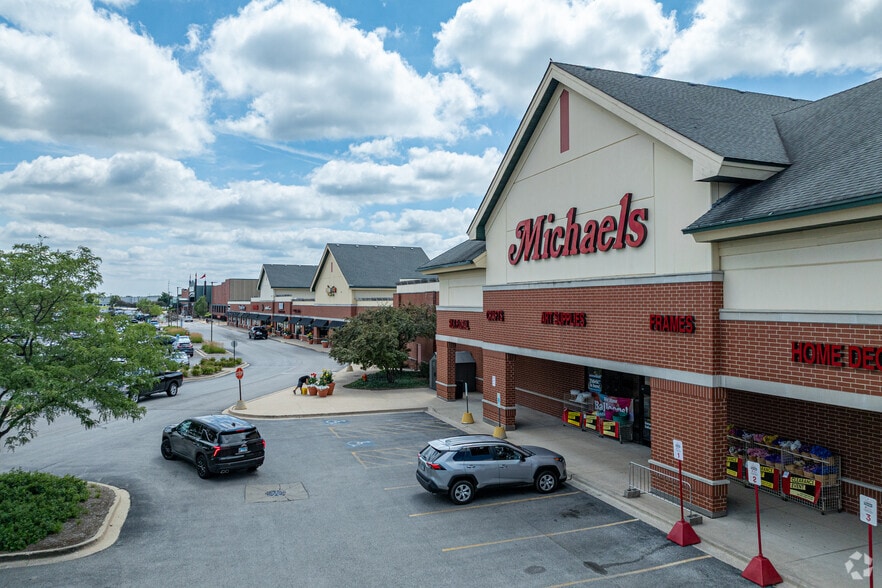 2764 Aurora Ave, Naperville, IL for lease - Building Photo - Image 1 of 21