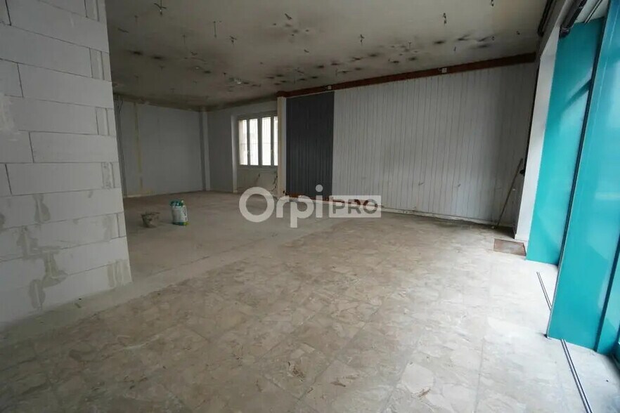 Retail in Dijon for lease - Building Photo - Image 3 of 4