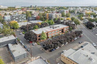 975 SE Sandy Blvd, Portland, OR - AERIAL  map view