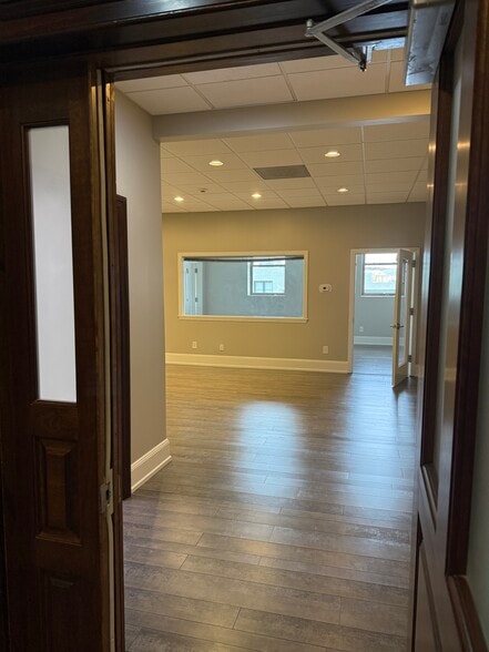 241 North Ave W, Westfield, NJ for lease - Interior Photo - Image 2 of 15