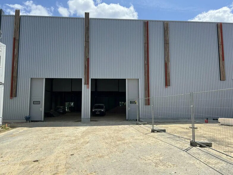 2 Avenue Du Noyer À La Malice, Louvres for lease - Building Photo - Image 3 of 17