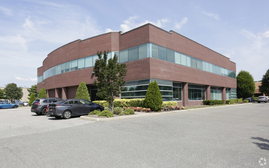 225 Wireless Blvd, Hauppauge, NY for lease - Building Photo - Image 3 of 3