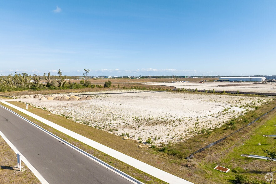 8950 Alico Trade Center, Fort Myers, FL for lease - Building Photo - Image 2 of 17