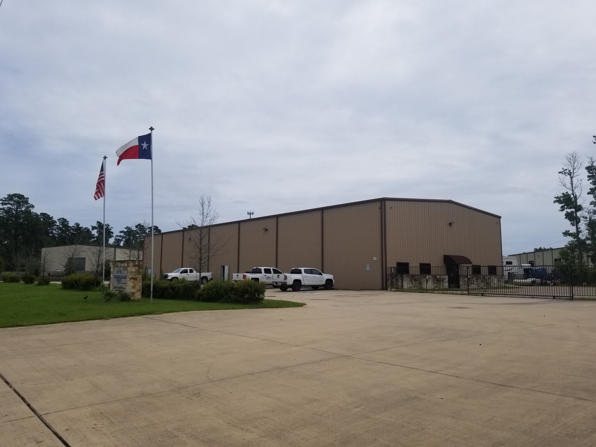 2112 Airport Rd, Conroe, TX for lease Building Photo- Image 1 of 30