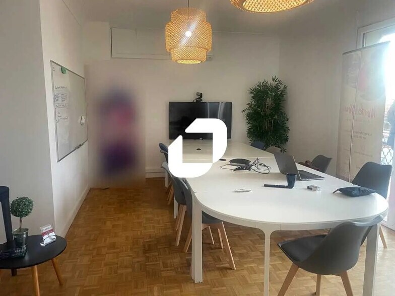 Office in Bruges for lease - Interior Photo - Image 2 of 6