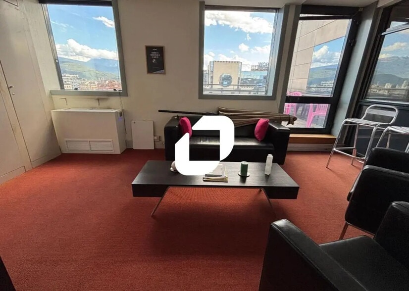 Office in Grenoble for lease - Building Photo - Image 3 of 7