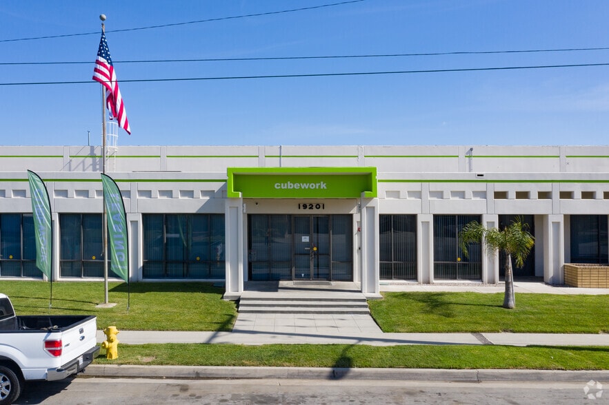 19201 S Reyes Ave, East Rancho Dominguez, CA for lease - Building Photo - Image 3 of 12