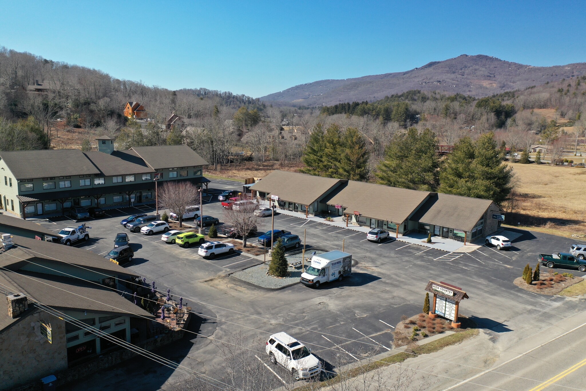 102 High Country Sq, Banner Elk, NC for lease Primary Photo- Image 1 of 14