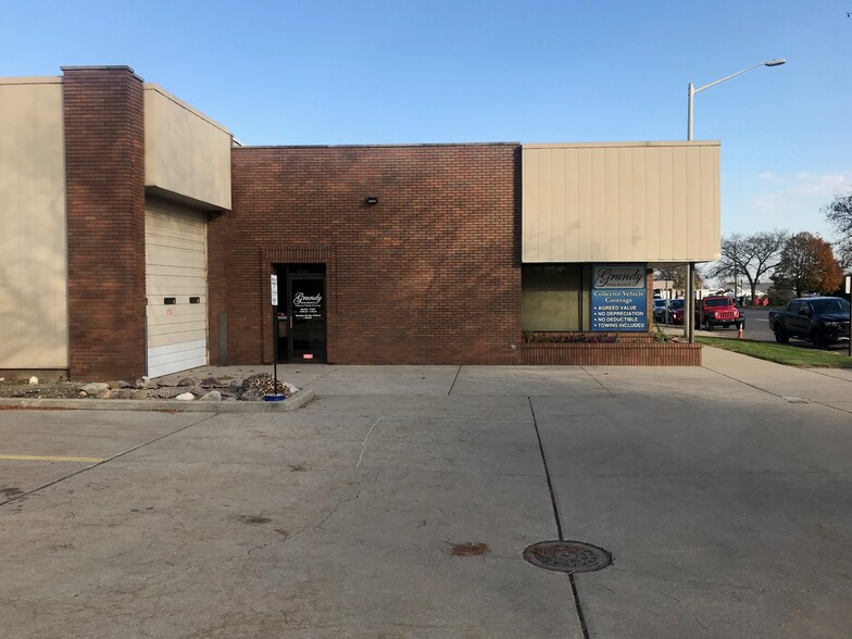 960 Biddle Ave, Wyandotte, MI for lease - Building Photo - Image 3 of 9